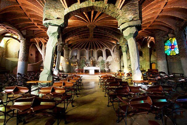 Cripta Güell en la Colonia Güell de Gaudí