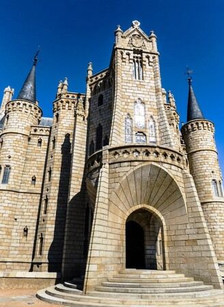 Palacio Episcopal de Gaudí, en Astorga (León)
