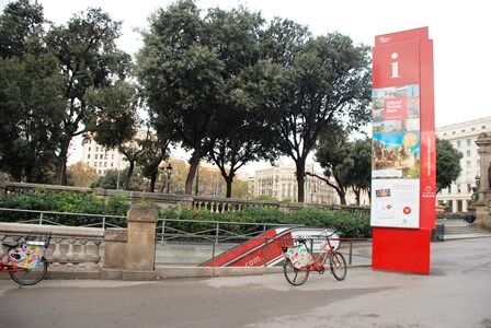 Sede de la Oficina de Turismo de Barcelona en Plaza Catalunya