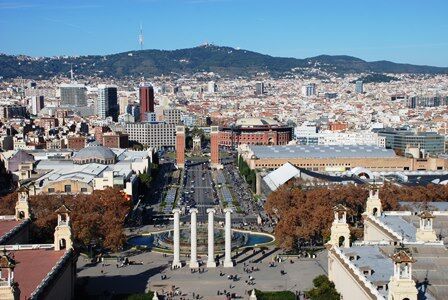 Vistas panorámicas desde la terraza del Museo Nacional de Arte de Catalunya en Barcelona