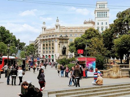 Qué ver en Plaza de Cataluña de Barcelona (Guía)