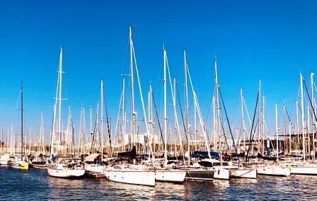 Vistas a los barcos desde la terraza del Museo de Historia de Catalunya