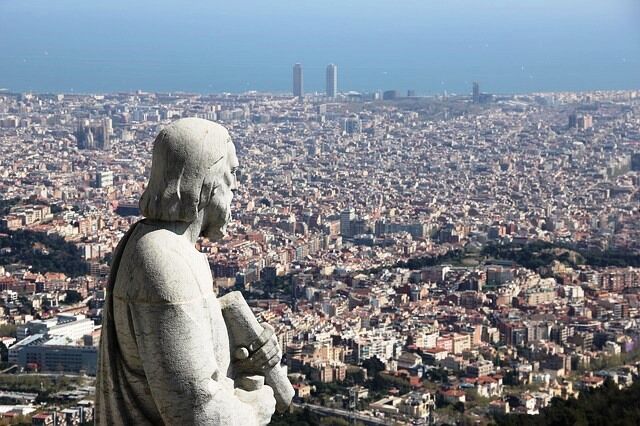 Vistas panorámicas de Barcelona desde el Tibidabo