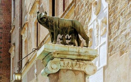 Loba Luperca, con Rómulo y Remo en la Plaza del Campidoglio