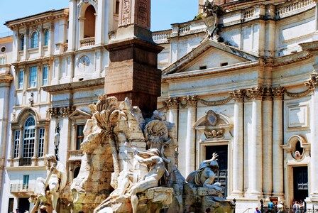 Rivalidad entre Bernini y Borromini, representada en la Fuente de los 4 Ríos de la Piazza Navona
