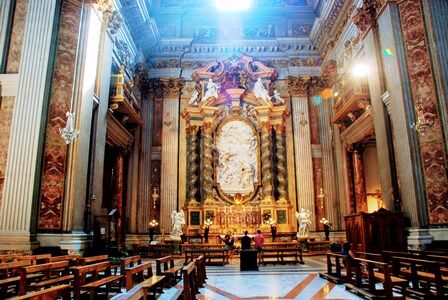 Altar dedicado a San Aloysius Gonzaga de Andrea de Pozo en la Iglesia de San Ignacio de Loyola