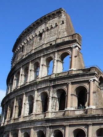 Columnas dóricas, jónicas y corintias del Coliseo de Roma