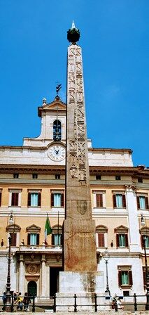 El enorme obelisco egipcio de Piazza Montecitorio