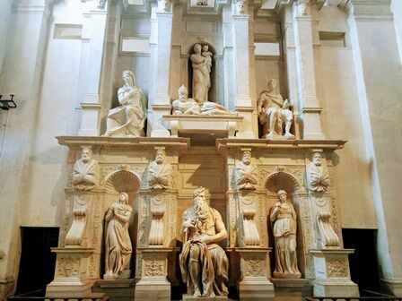 El mausoleo o tumba del Papa Julio II en la Basílica de San Pedro Encadenado