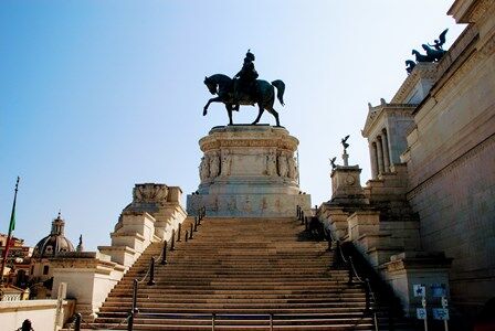 Enorme figura ecuestre de Vittorio Enmanuel II
