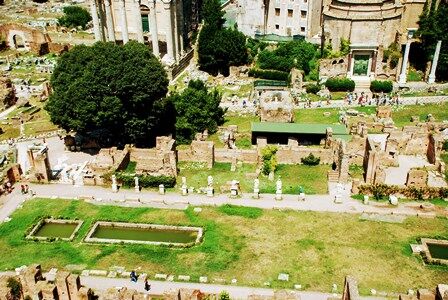 Esculturas en el Templo de las Vestales del Foro Romano