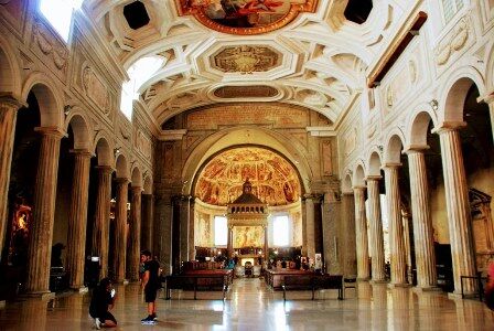 Interior de la Basílica de San Pedro Encadenado