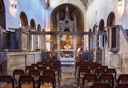 Interior de la Basílica de Santa María in Cosmedin