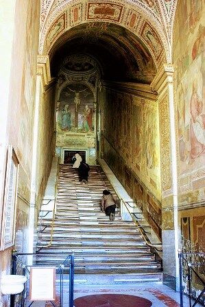La Scala Santa o Escalera Santa en la Basílica de San Juan de Letrán