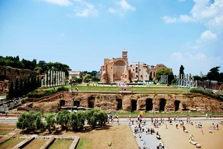 Via Sacra que une el Coliseo con la Plaza del Campidoglio