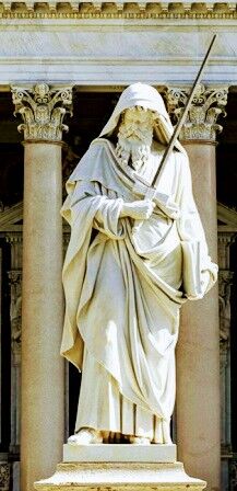 Gran estatua de San Pablo en la Bas´lica de San Pablo Extramuros