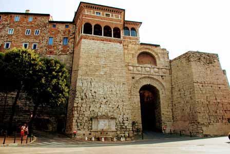 Arco Etrusco, una de las entradas medievales de Perugia