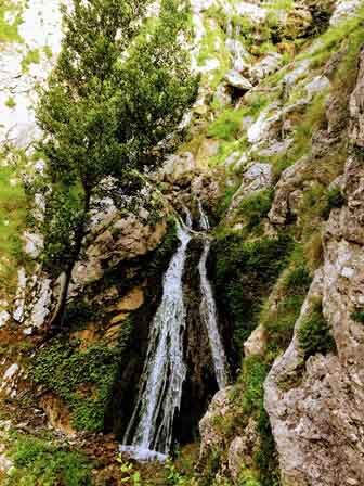 Cascada al inicio de la Ruta del Cares en Asturias