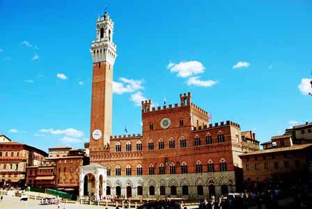 El Palazzo Pubblico de Siena con su gran Torre del Mangia
