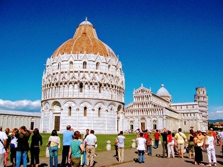 El Baptisterio, el Duomo y la Torre de Pisa