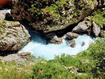 Espumosas aguas en la Ruta del Cares