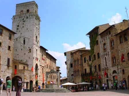 Piazza de la Cisterna en San Gimignano