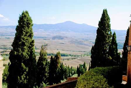 Presiosas vistas toscanas desde las murallas de Pienza