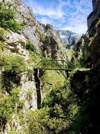 Puente Bolín para cruzar sobre el río Cares