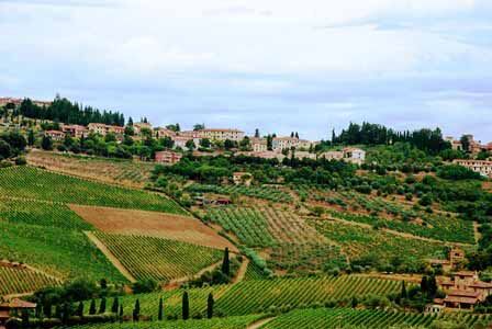 Típicos pueblos de la carretera de Chianti en la Toscana
