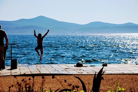 Baño de supervivencia en Zadar (Croacia)