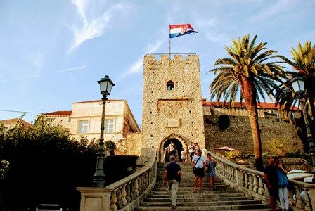 La Puerta de la Tierra, entrada principal a la ciudad de Korcula (Croacia)