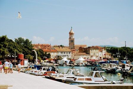 Panorámica de la ciudad de Krk (Croacia)