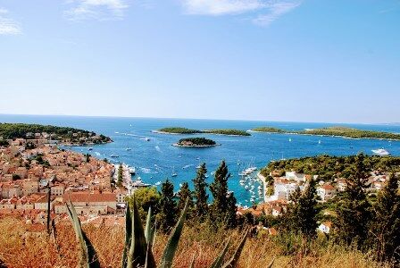 Vistas de Hvar y las islas Pakleni desde la ciudadela (Croacia)