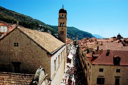 La calle Stradun, la arteria principal de la ciudad medieval de Dubrovnik