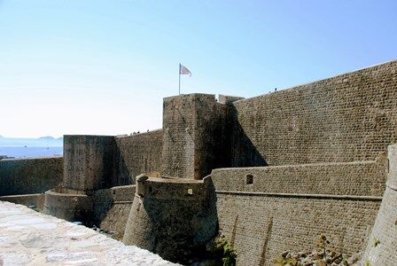 Las murallas exteriores de Dubrovnik y sus bastiones de defensa