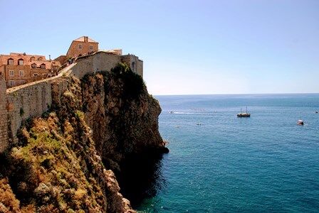 Murallas marítimas sobre los acantilados de Dubrovnik