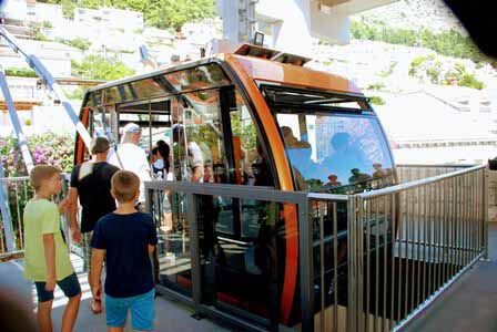 Subida en el teleférico al monte Srd para ver el Museo de la Guerra de Dubrovnik