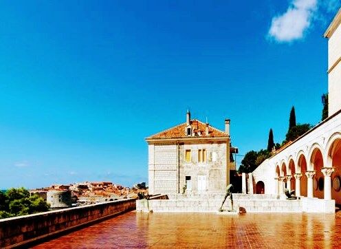 Terraza del museo de Arte Moderno de Dubrovnik