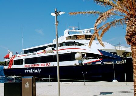 Catamarán que une las mejores islas de Dalmacia con Split y Dubrovnik