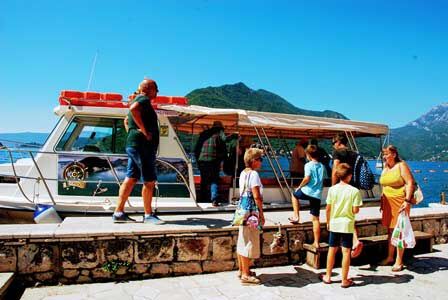 Paseo en barco por la Bahía de Kotor (Montenegro)