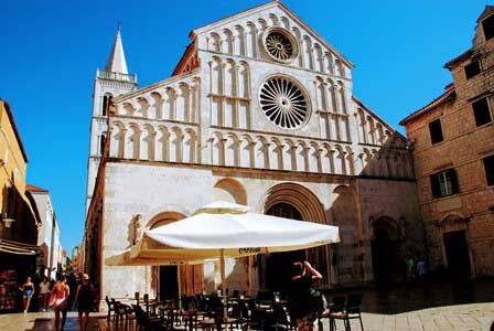 Catedral de Santa Anastasia de Zadar y su campanario (Croacia)