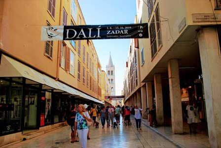 Elizabete Kotromanic o Kalelarga, la calle principal de Zadar (Croacia)