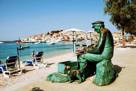 Playa espectacular con vistas a Primosten (Croacia)