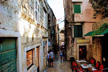 Rincones con encanto en las callejuelas de Korcula (Croacia)